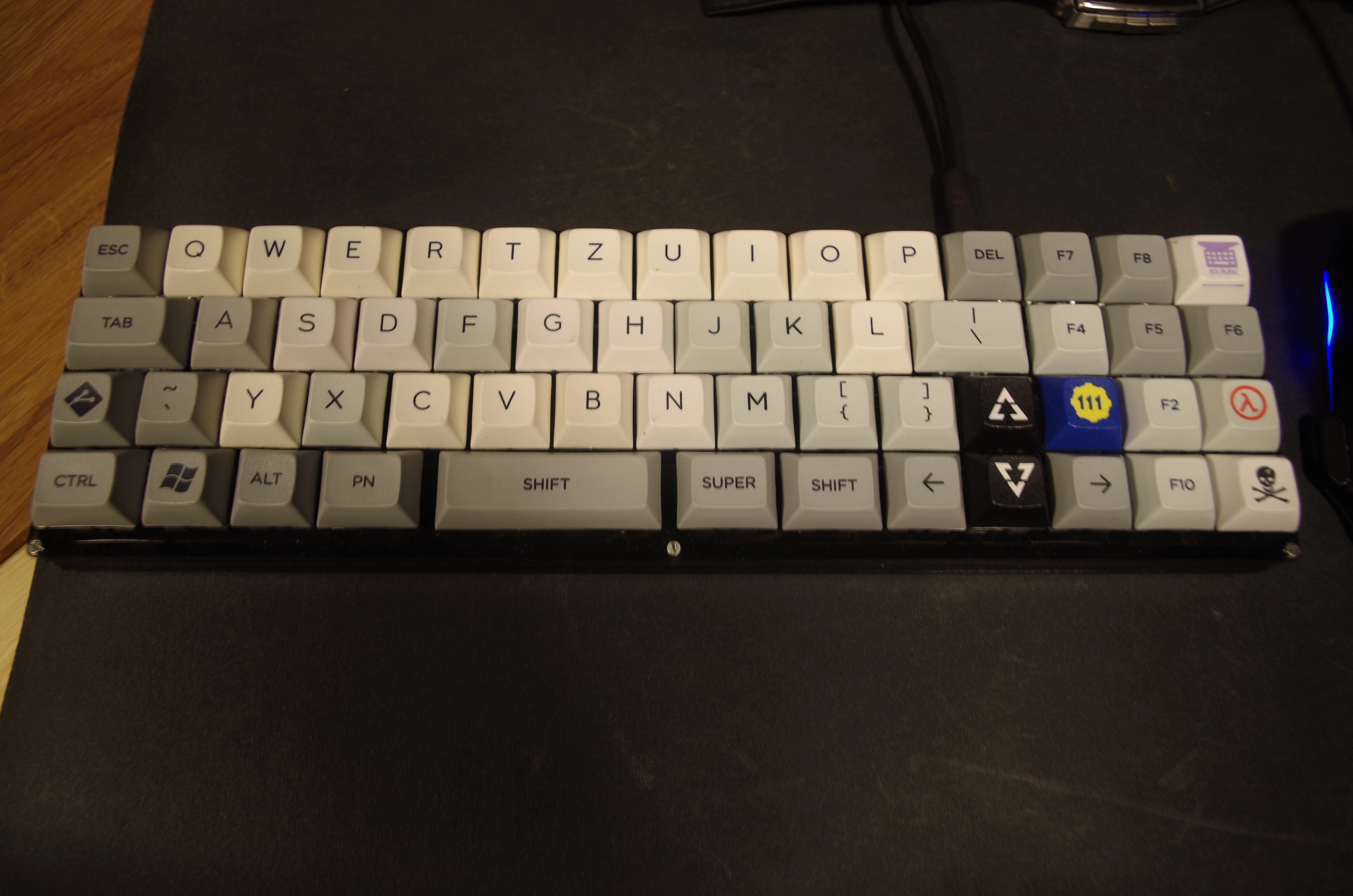 40num+ first prototype mechanical keyboard